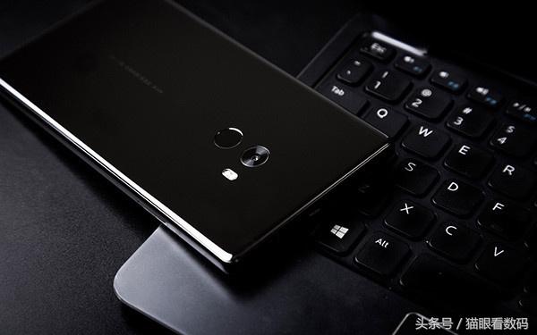 手机后盖材质主流回归玻璃,金属后盖和玻璃后盖优缺点