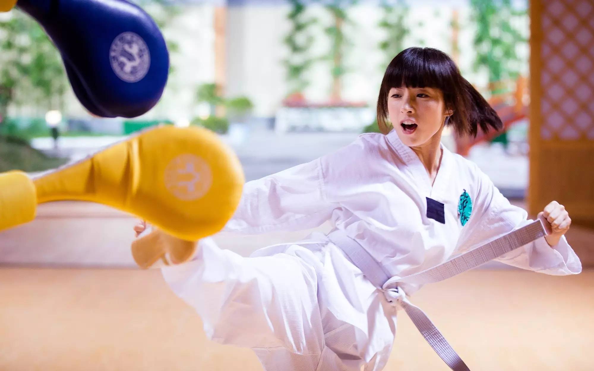 看个电视就要学武术,你咋不上天呢?