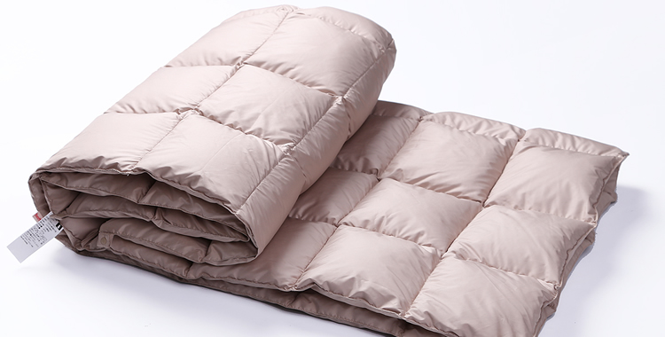 保暖吸湿透气的优质加厚羽绒被