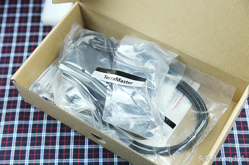 体验简单直接的TerraMasterD2-310