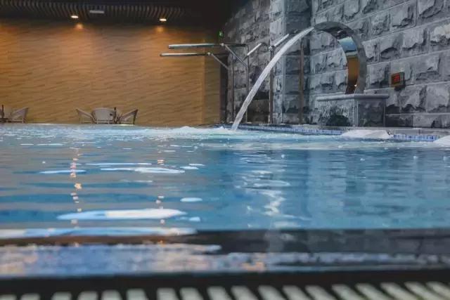 泉州泡温泉看电影自助餐厅一体,泉州水疗自助餐