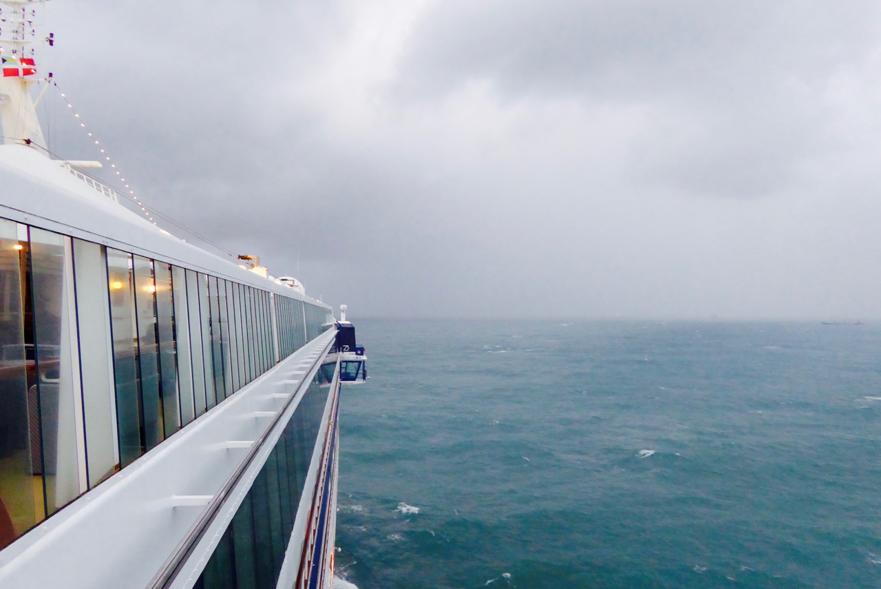越南岘港,越南乌云密布暴雨