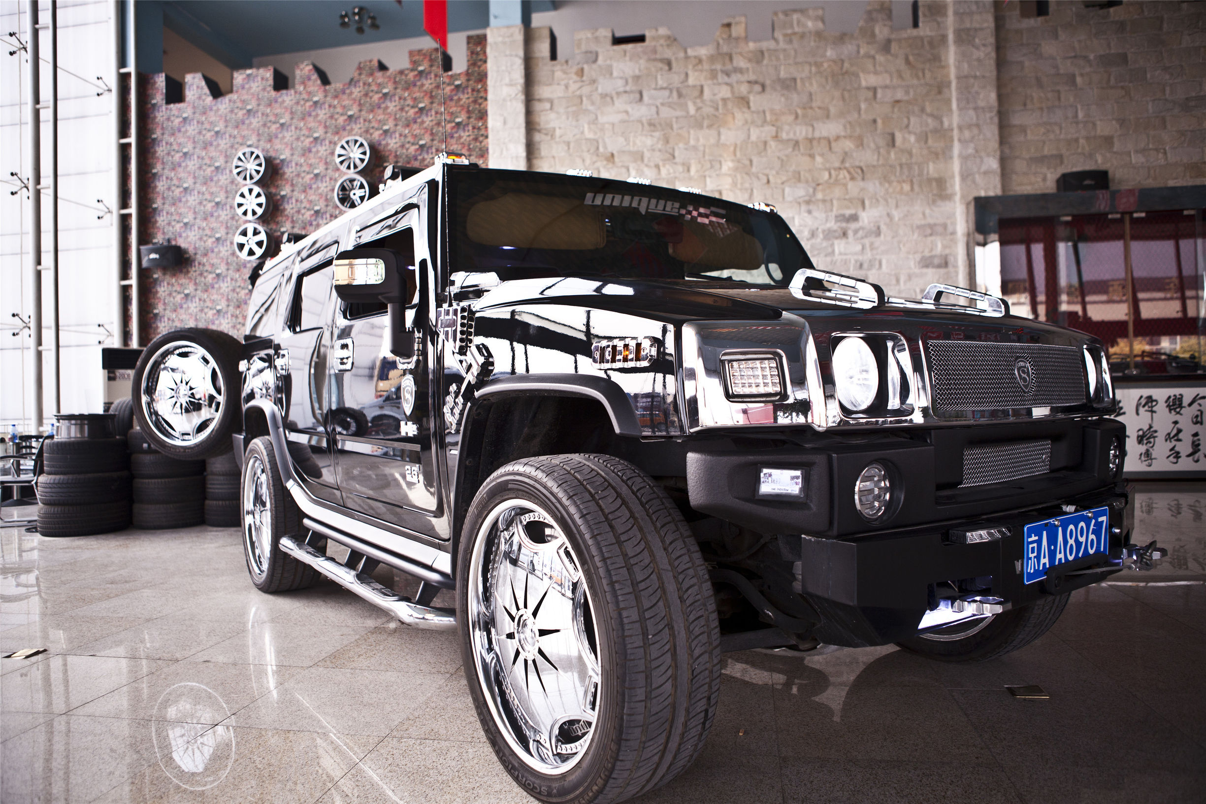 h2悍马爆改,悍马h2国外顶级改装