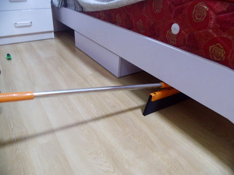 一扫地就粘头发怎么办,扫地头发粘扫把上怎么办