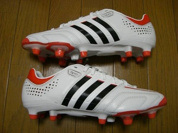 阿迪达斯足球球鞋测评,足球鞋选择nike还是阿迪达斯