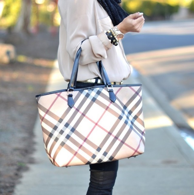 burberry风衣和围巾,burberry风衣配什么颜色围巾