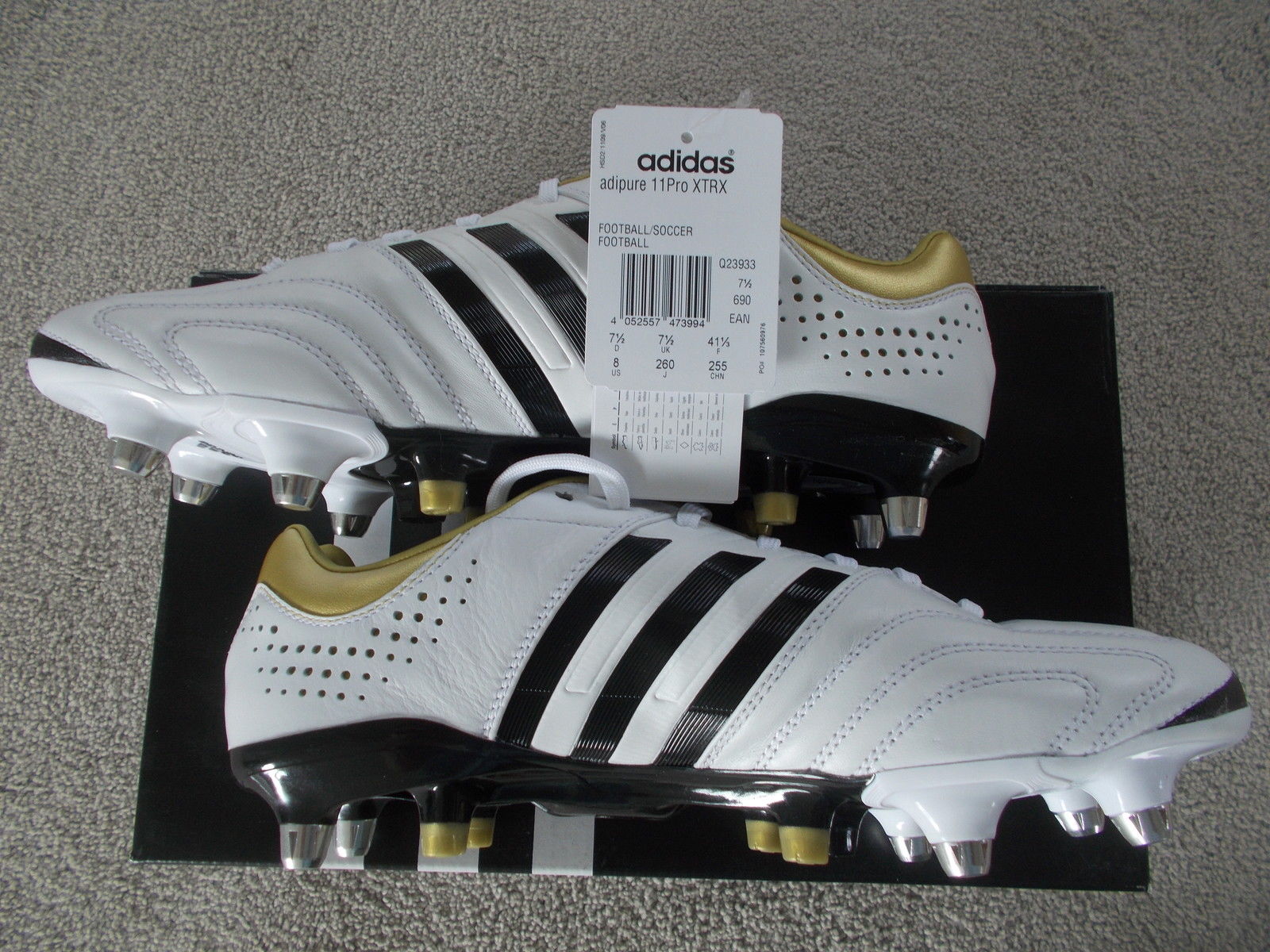 阿迪达斯足球球鞋测评,足球鞋选择nike还是阿迪达斯