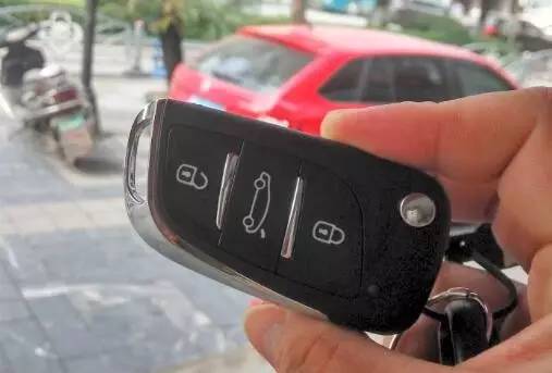 车钥匙掉了怎么办还有油,车钥匙掉了有什么办法找吗