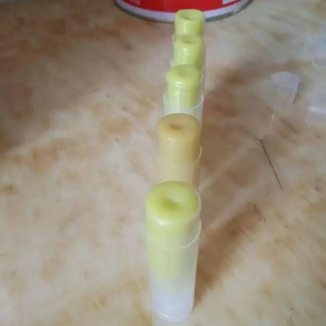 自制唇膏简单省钱,自制唇膏要多少钱