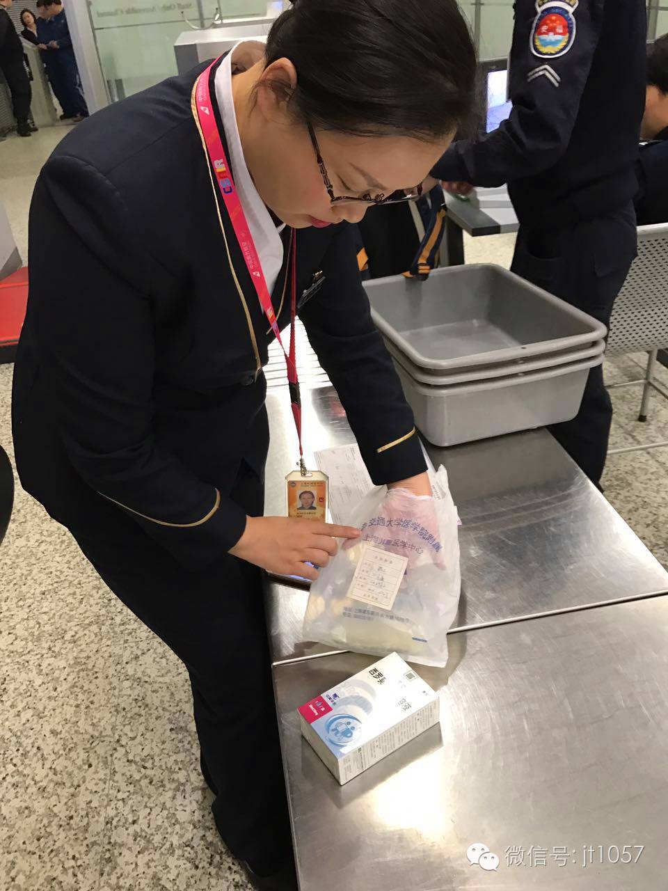 女婴出生26天得罕见病,维吾尔族女婴