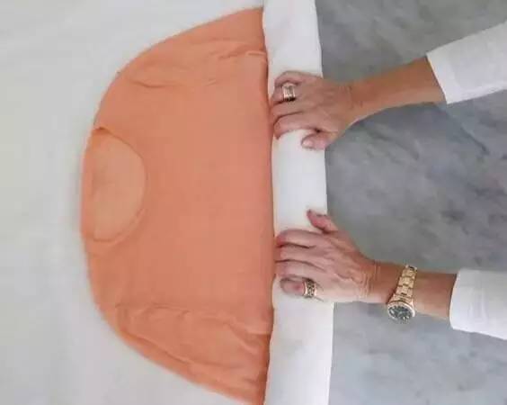 用什么洗羊毛衫不缩水还蓬松,哪种方式洗涤羊毛衫更合适