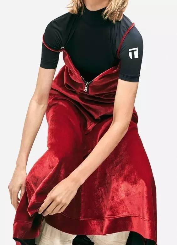 人家说你穿衣服可潮流你咋回答,今年大火的这件单品你真的会穿吗