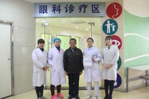 白内障患者送给医生的锦旗,白内障患者复明后家属的感谢信