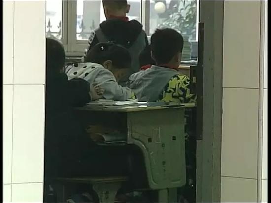 绍兴一老师打女童,西安小学教师连扇女生数十耳光