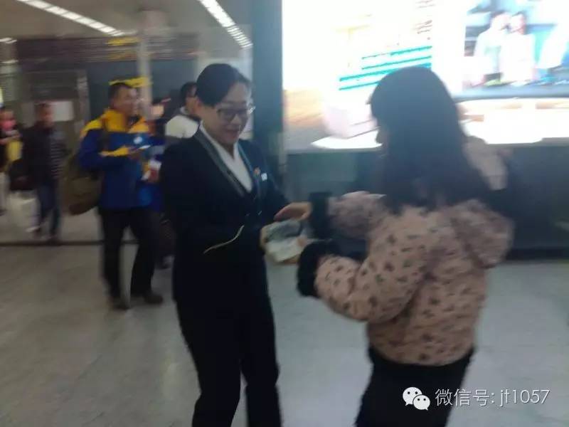 女婴出生26天得罕见病,维吾尔族女婴