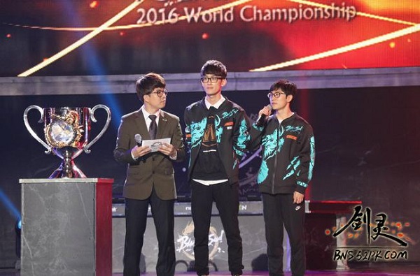 浮夸剑灵打韩国选手比赛视频,剑灵第一剑士浮夸比赛现场