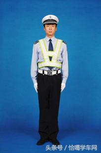 交警手势靠边停车信号有哪些规定,靠边停车和停止手势图解