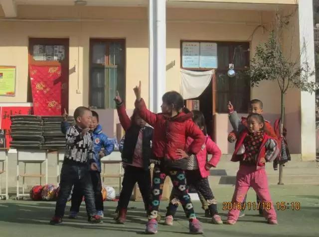 汽车公益活动爱心传递,吉利火星慈善助学爱心捐款晚会