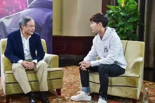 90后新星扮记者采访胡歌赵丽颖,采访胡歌谈到赵丽颖