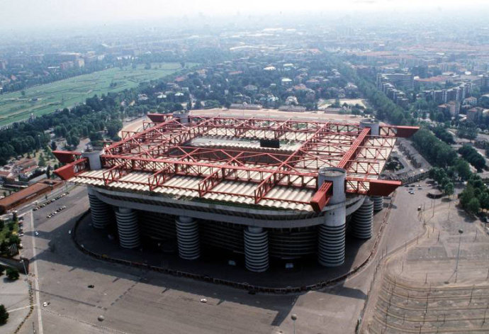 圣西罗球场与梅阿查球场,体育场馆看台设计