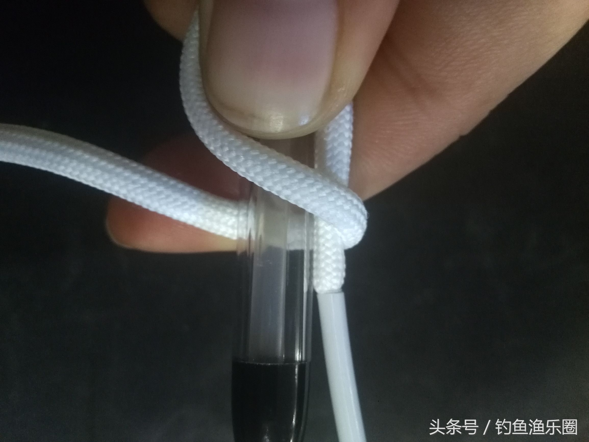 长得像鱼的鱼钩的绑法要怎么绑,绕指绑钩法第二个鱼钩怎么绑