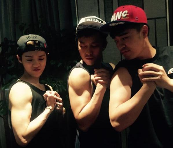 直男鹿晗遭大张伟“强吻”宁丑不屈，目击男男情侣相拥也是满脸懵