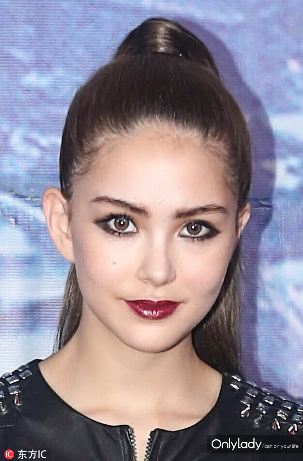 女子花4万块整容把嘴都整歪了,美国女子花76万整容