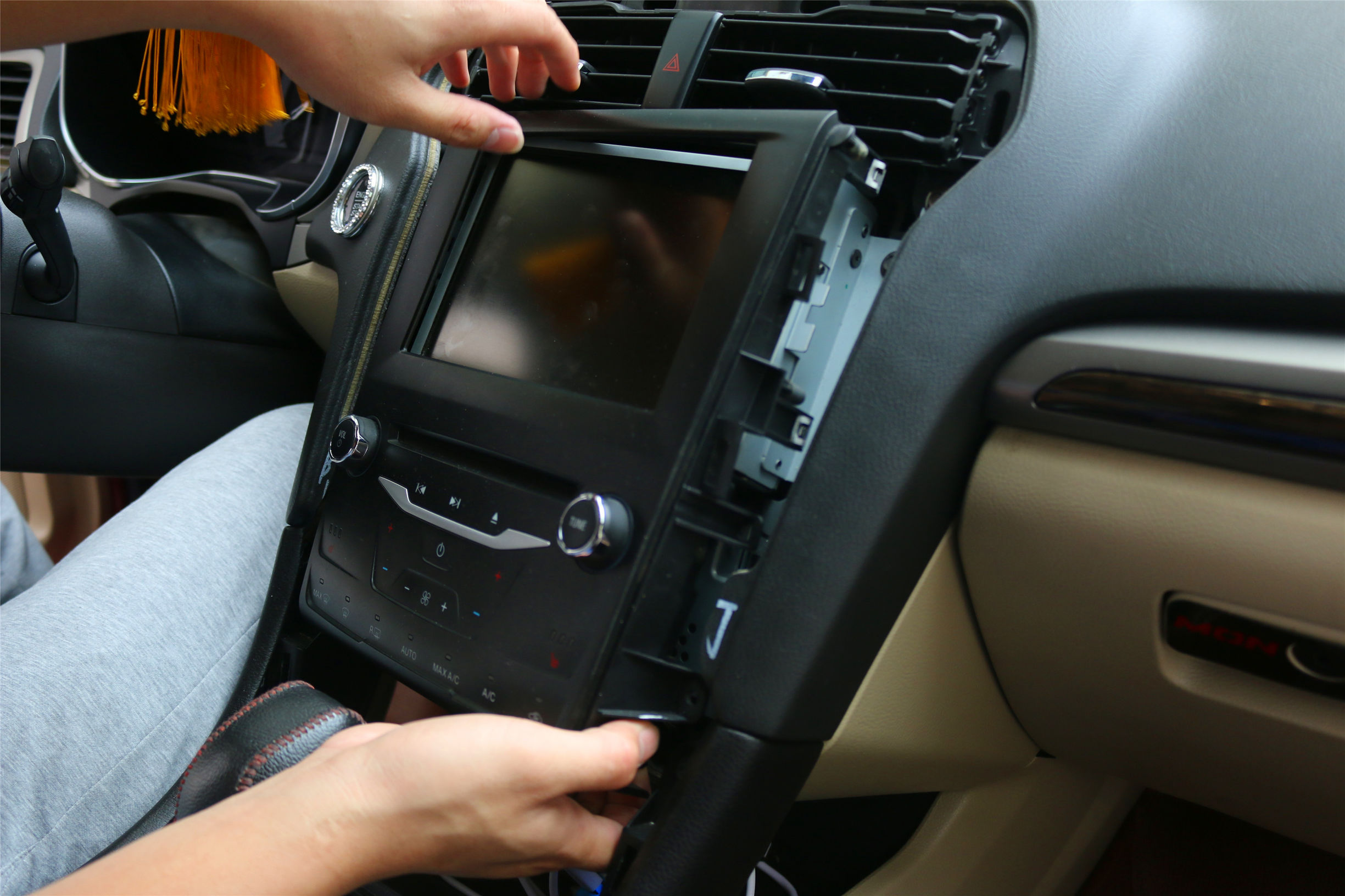 掌讯蒙迪欧竖屏导航,福特蒙迪欧13款竖屏导航