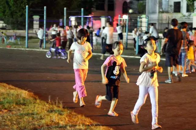 白云区宵夜一条街哪家好吃,一街一味