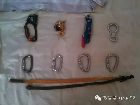 目前最好用的绳索下降器,学生学习绳索下降技巧的学习意义