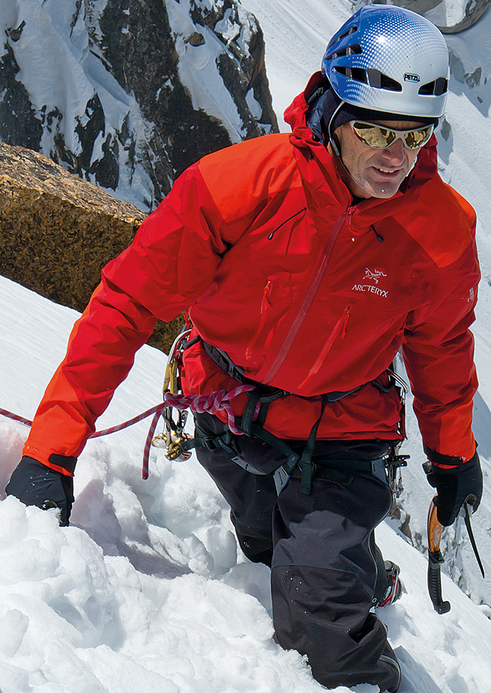 滑雪服品牌推荐单板,ak滑雪服什么品牌