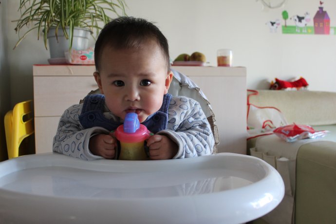 男孩下嘴唇外翻是怎么回事,下嘴唇太厚而且外翻怎么办