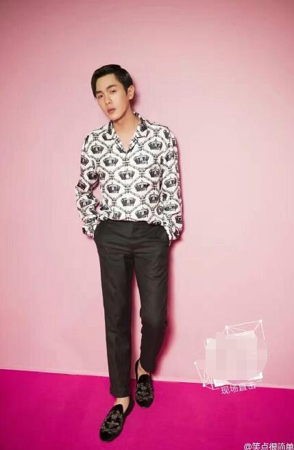 没看现场不要紧！用海量美图告诉你今年维密秀长腿美胸都这样玩