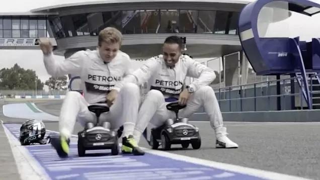 活久见｜斗了二十年的老队友，“将往事留在风中”