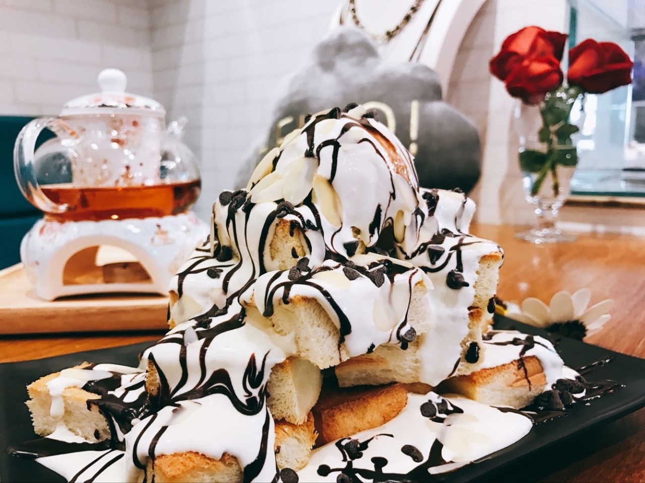 闺蜜聚会去哪好?来「GUMIHO」几个女孩把饰品店开在咖啡馆