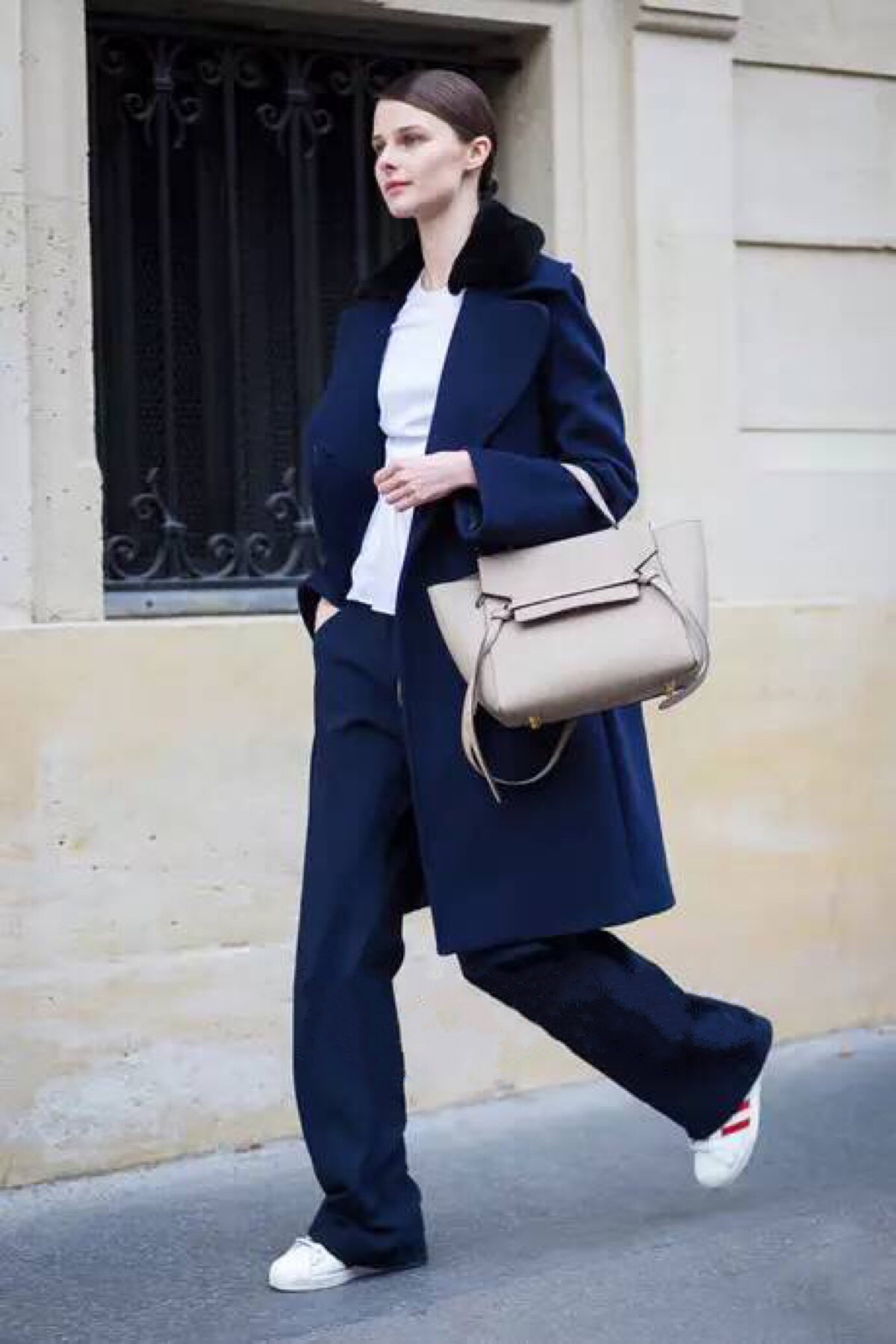 海军蓝上身超级显白,海军蓝深邃蓝