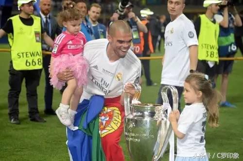 萌出一脸血的小孩,萌出一脸血萌娃