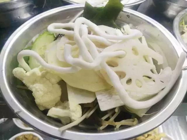 成都锦城学院大学最大食堂,川大锦城学院7个食堂