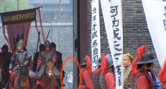 星爷吴孟达少林足球唱歌,周星驰少林足球搞笑片段