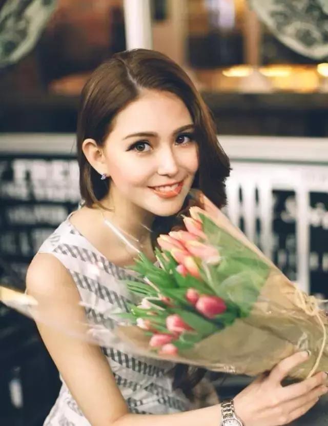 她就是个93年的小太妹，凭什么能成为天王嫂？