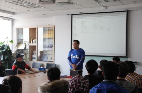 鍑嫳鍚埅澶у鐢熻冻鐞冮槦,鎭鸿嫳棣栧彂