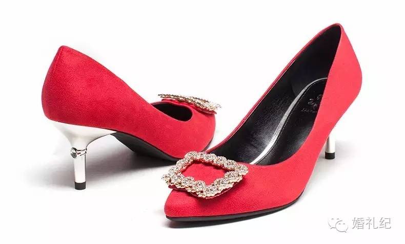 穿秀禾服婚鞋一定要红色的吗,穿秀禾服结婚很丢人吗