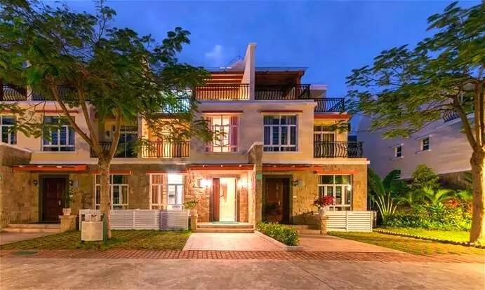 情侣每年都去一个地方拍照,情侣旅行同一个地方拍照