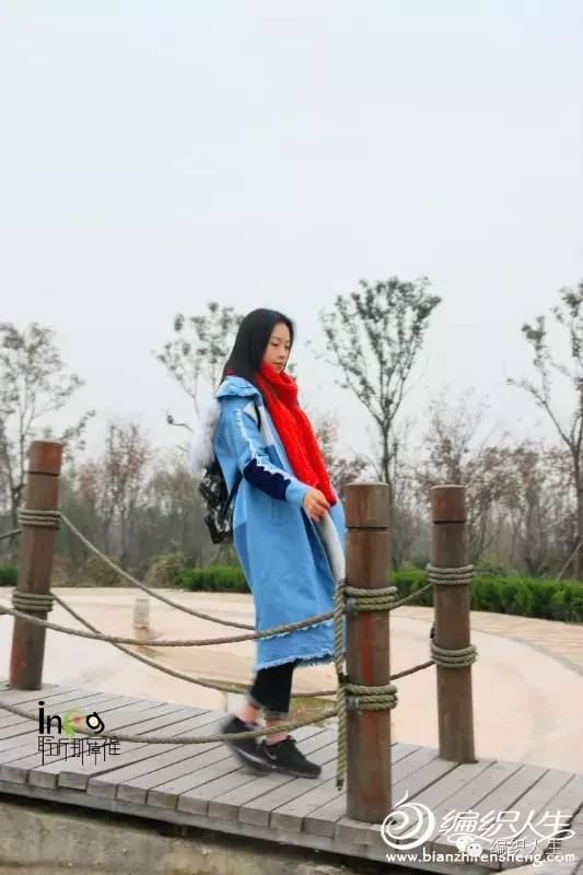 围巾冬日纯色搭配,秋冬红围巾的时尚打法