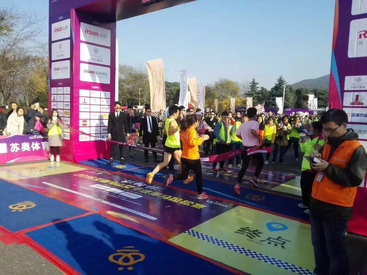 五千美女奔跑在山水画廊中是怎样一种感受？今天无锡又有一场马拉松，连奥运冠军都来啦！