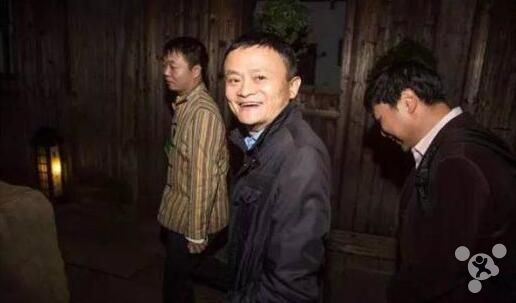 威威趣谈：互联网大佬再聚首感情深一口闷