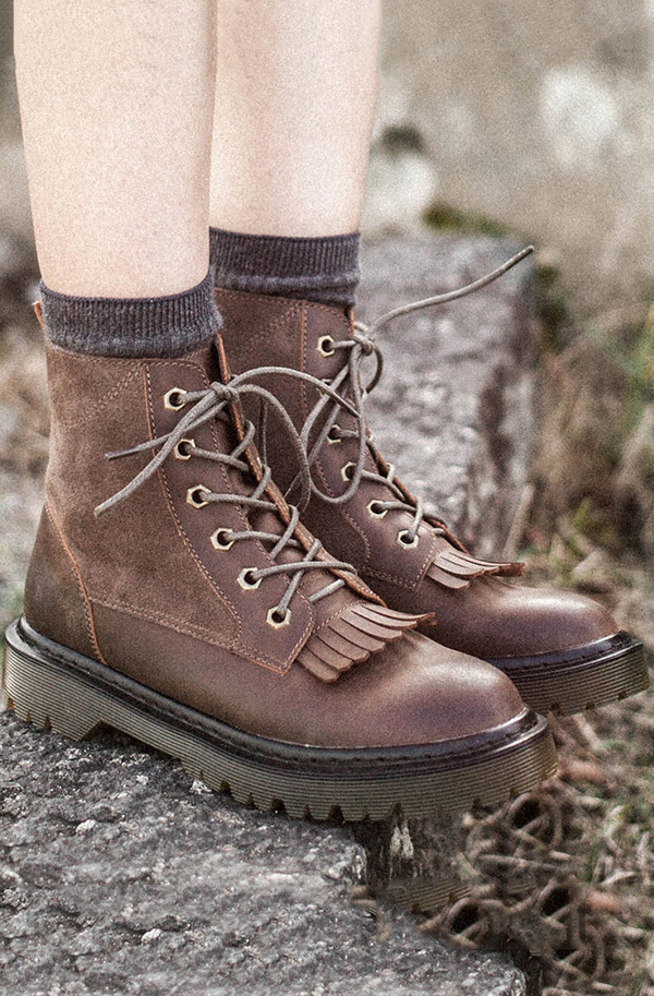 百搭神器短靴不管是出街还是约会都能轻松搞定很有范儿哦!