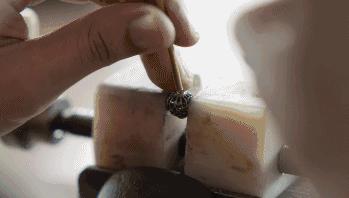 新婚夫妻花130美元买婚戒，却遭到Pandora店员无情嘲笑