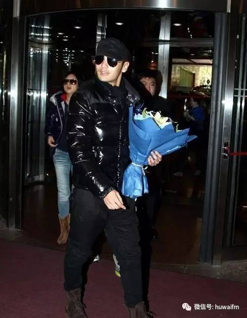 到底是什么样的羽绒服能赋予一个医生炫富的勇气？