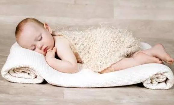 新生儿口腔有哪些可能出现的问题,新生儿常见的皮肤问题